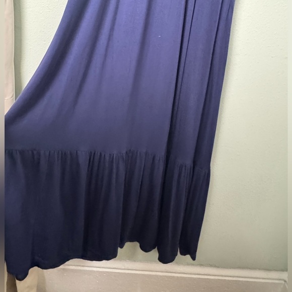 Evereve Eloise Tiered Maxi Dress w/smocked back in navy blue size small - Picture 8 of 13